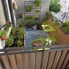 Des Jardinieres Et Des Pots Special Balcon Diaporama Photo On retrouve des bacs en bois ou en pvc (plastique). pots special balcon