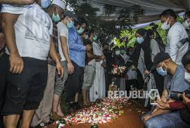 Keluarga syekh ali jaber tidak menggelar takziah untuk jamaah atas berpulangnya ulama asal timur tengah itu. N1yr6 J215sawm