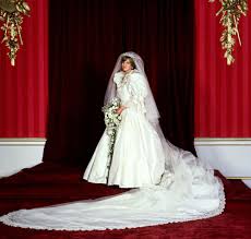Donc, trouver une robe de mariée parfaite est très important. Les Etranges Robes De Mariee De Stars L Express Styles