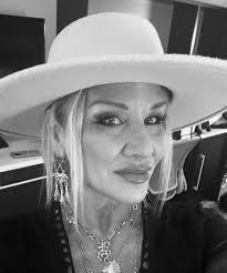 Juliana Frederick's Instagram, Twitter & Facebook