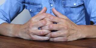 En cas d'arthrite, les articulations des doigts sont susceptibles de s'enflammer. Douleur Articulaire Aux Doigts Reconnaitre Une Arthrite