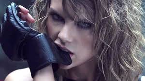 Keren, Taylor Swift Kenakan Sarung Tangan Karya Desainer Indonesia