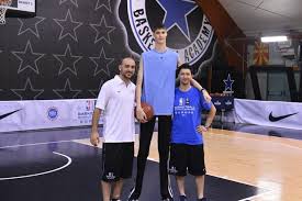 The height chart below shows conversions from cm to feet and inches, rounded to a maximum of 2 decimal places. Robert Bobroczky 7 Feet 5 Inches 226 Cm 14yrs Old Imgur