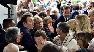 Puisque le défunt mari de claude chirac avait l'habitude de s'endormir avec des somnifères, l'hypothèse était crédible. Une Foule Autour Des Chirac Et Des Pommes Pour Un Ultime Adieu A L Ancien President En Correze