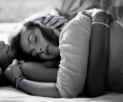 Ac Kollarini Be Adam Bu Gece Koynunda Uyumak Var Romantik Ciftler Cift Romantik