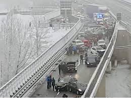 Al km 52 un incidente stradale ha coinvolto ben 25 veicoli. Ykldpd4uyyy35m