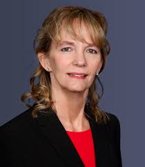 Lynn Ayres's Instagram, Twitter & Facebook