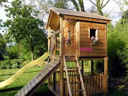 A Tree House For Children In Garden Construction Useful Tips And Ideas Tree House Kids Play Houses Tree House