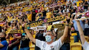 Nachdem das hamburger gesundheitsamt zunächst zwar zuschauer für den saisonstart gegen dynamo dresden zuließ, folgt schnell eine einschränkung. Zuschauer In Allen Bundesliga Stadien Wieder Erlaubt Sport Sz De