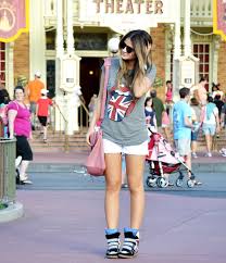 Resultado de imagem para looks para ir em parque de diversões