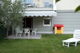 Castelvetrano appartamento piano terra con giardin castelvetrano, affittasi appartamento arredato piano terra, internamente è così composta: Torbole Appartamento Piano Terra Con Giardino E Piscina Nago Torbole Aktualisierte Preise Fur 2021