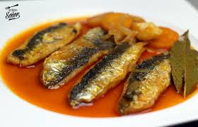 Colamos parte del aceite y añadimos ajos pelados y enteros, granos de pimienta, laurel. Receta De Sardinas En Escabeche Receta De Sergio