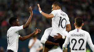 mis à jour le 26 mai 2021 à 15h18 l'équipe de france de football masculine lance sa préparation pour l'euro 2021 à partir de ce mercredi 26 mai, avec le rassemblement de la majorité des joueurs sélectionnés au centre quelle est le calendrier des matchs de l'équipe de france à l'euro 2021 ? Le 10 Pour Mbappe Le 9 A Giroud Les Numeros De Maillot Des 23 Bleus Sont Connus Eurosport