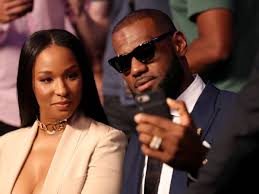 3/5 team captains lebron james and kevin durant have each finished picking their squads for the. Nba Nfl Spielerfrau Unterstellt Lebron James Ehebruch Mit Instagram Model