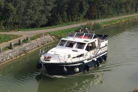 This 2010 model 52' houseboat would have to be, one of the best that we have. Motor Hausboot Kaufen 13 Boats Com