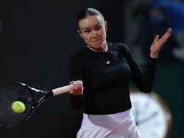 On 'unreal' night, Svitolina beats Swiatek to reach third Rome final