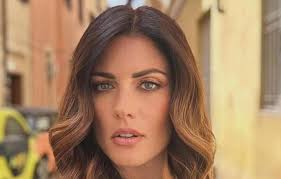 Daniela Ferolla Fans