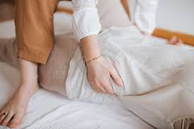 Thai massage is done without oil applying pressure and stretch methods on a special hard matt on the floor. Thai Massage Mit Julia Konig In Berlin Und Umgebung Ruhe Will Leben