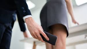 Frauen heimlich gefilmt – Upskirts und Voyeur-Videos im Internet - SWR  Kultur