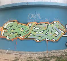 Guerra willy.. Cine todo amigo.. . . . . . #graffiti #trash #noche #color  #wordwide