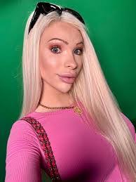 Serena Smith's Instagram, Twitter & Facebook