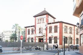 Tomás de mercado, sevillano fallecido en 1575, continuó la escuela de salamanca y marchó joven a méxico, por lo cual su visión de los problemas económicos tuvo también en cuenta el mundo americano; Penthouse With Terrace For Rent In Ruzafa Valencia