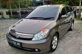 Adapun sisi bonnet juga dibuat memanjang supaya memberi performa aerodinamis dipadu ukuran bodinya yang panjang. All About Honda Stream Mpv Rasa Sedan Gridoto Com