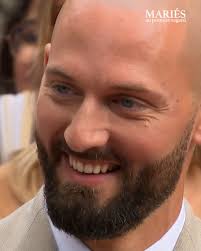 Il est surpris par l’entrée originale de la mariée 😲 [Mariés au premier  regard]