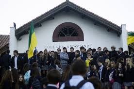 Si el colegio #mayflower tiene todos esos problemas con todos los recursos y accesos que cuentan, me imagino las complejidades para que los. La Historia Del Cura Millonario Del Colegio Apoquindo