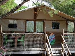 Families find ideal service for an exuberant vacation. Glamping Beach Top Lodge Camping Village Waikiki Jesolo
