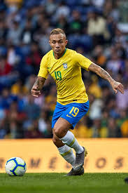 Éverton augusto de barros ribeiro (born 10 april 1989) is a brazilian footballer who plays as an attacking midfielder or winger for brazilian serie a club flamengo and the brazil national team. Porto Portugal March 23 Everton Sousa Of Brazil In Action During The International Friendly Matc Selecao Brasileira De Futebol Canarinha Selecao Brasileira