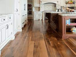 20 Gorgeous Examples Of Wood Laminate Flooring For Your Kitchen Laminate Flooring In Kitchen Kitchen Flooring Options Flooring