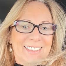 Lisa Leib's Instagram, Twitter & Facebook