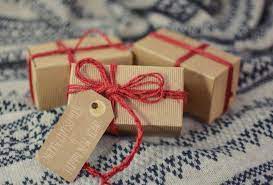Al bando i soliti saponi e bagnoschiuma di terz'ordine che nessuno userà mai e al confino pure piatti e oggetti natalizi di dubbio gusto (a meno che a riceverli non sia io, io li amerei tutti). Regali Di Natale Fatti In Casa 10 Idee Facili E Low Cost Rolling M Mas