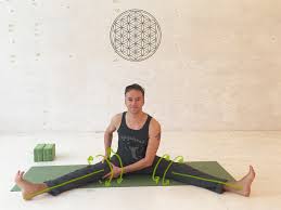 Latest in poses for your hamstrings. 8 Yoga Ubungen Gegen Verkurzte Muskeln In Den Beinen Hamstrings