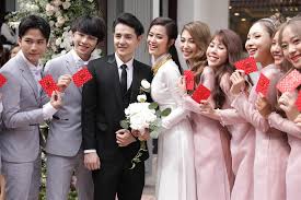 Trong suốt sự nghiệp âm nhạc của mình, cô đã giành được rất nhiều giải thưởng. Gia Ä'inh Ong Cao Tháº¯ng Cáº£m Tháº¥y May Máº¯n Khi Ä'ong Nhi Vá» Lam Dau
