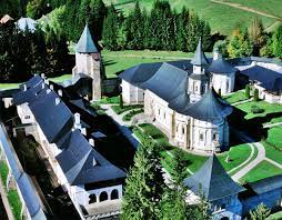 Mănăstirea putna este un lăcaș monahal ortodox, unul din cele mai importante centre culturale, religioase și artistice românești. Https Xn Urlaub In Rumnien 2qb De Ro Uir De Vizitat Locatii De Vizitat Manastirea Putna