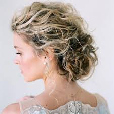 الشعر الكيرلي اختيار متميز لعروس أكثر أناقة في يوم زفافها مجلة عروس