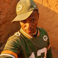 What's the best way to get a woman's attention in the gym 🧐