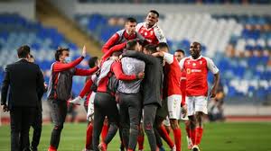 La temporada 1938/39, a raíz de la creación del torneo de liga, el campeonato de portugal adquirió el actual nombre de taça de portugal (copa de portugal). Braga Vence Benfica E Conquista Taca De Portugal Dnoticias Pt