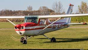 Thanks to its reliability, ease of operation and low cost maintenance. Ha Sjv Private Cessna 150 At Jakabszallas Photo Id 1359189 Airplane Pictures Net