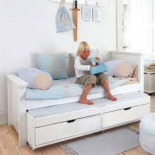 Un canapé en journée et un lit simple (ou double) la nuit. Lit 90x200 Avec Lit Gigogne Et Tiroirs Alfred Et Compagnie