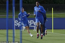 How tall is yerry mina? Silva Refuses To Rule Out Mina Debut Against Arsenal As Everton S Defensive Concerns Begin To Ease Daily Mail Online