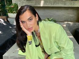Dua lipa — don't start now 03:03. Dua Lipa Is Bringing Back The Boyfriend Blazer Vogue