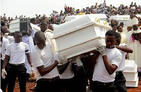 The gunmen went house to house killing residents in yelwa zangam late on tuesday, a military spokesman said. Nigeria S Plateau State Clashes Leave 86 Dead Bbc News