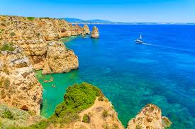 Ponta da Piedade é monumento natural em Portugal
