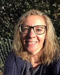 LYSET v/Seofryd kan nu byde et lyst, varmt og kærligt velkommen til Lene  Jespersen, alternativ behandler (kinesiolog). Vi glæder os til et spirende  samarbejde 🌱 Lene vil, som udgangspunkt, være at finde