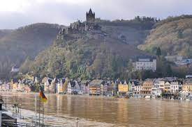 Eine beförderung der schülerinnen und schüler durch öffentliche verkehrsmittel wird zu einem späteren zeitpunkt nicht mehr möglich sein. Hochwasser Im Ferienland Cochem 2021 Wir Lieben Die Mosel