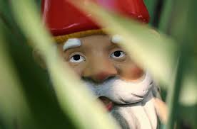 Gartenzwerge und gartenfiguren in frischem design oder den gartenzwerg de luxe nach ihrem wunsch gestaltet von. Gartenzwerge Kaufen Die 5 Besten Varianten In Der Ubersicht