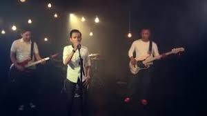 Real spin semakin rindu official music video by meatech college students. Download Real Spin Semakin Rindu Mp4 3gp Mp3 Flv Webm Pc Mkv Daily Movies Hub